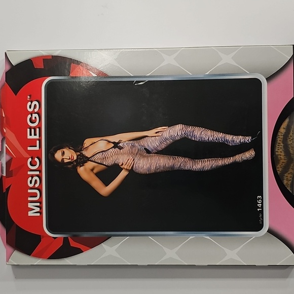 Tiger Print Lace Trim Deep-V Crotchless Bodystocking - Picture 3 of 5